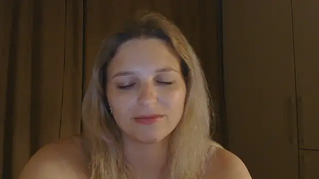 ElisSky301 online show from June 19, 2026, 8:47 pm
