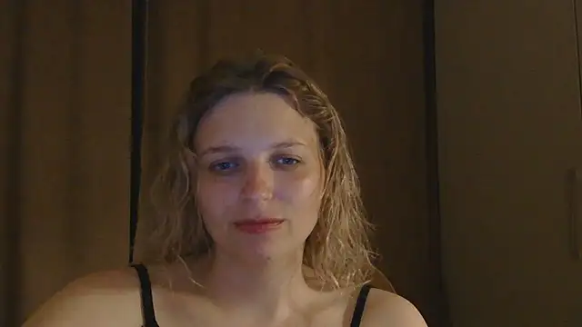 ElisSky301 online show from May 27, 2026, 8:16 pm