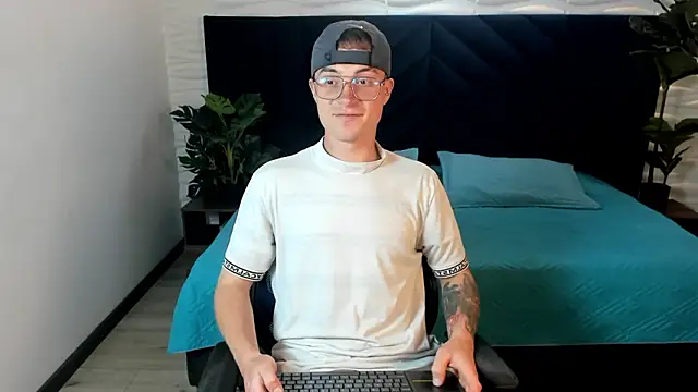 Lil James online show from February 4, 2026, 8:04 pm