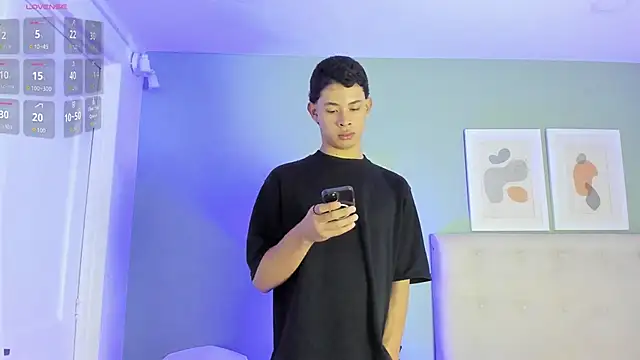 ApoloRicci online show from February 7, 2026, 8:06 pm