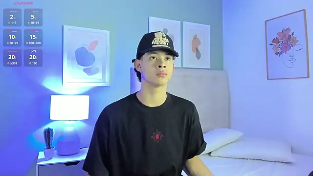 ApoloRicci online show from February 13, 2026, 7:36 pm