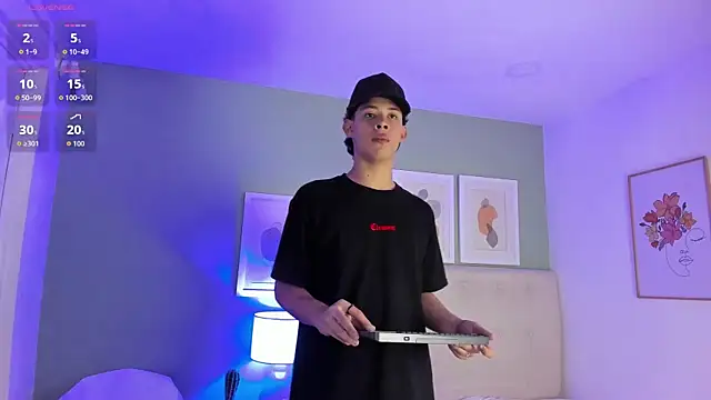 ApoloRicci online show from February 5, 2026, 8:15 pm