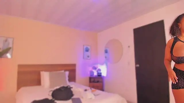 YariRose online show from December 18, 2025, 2:10 pm