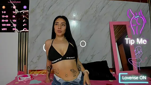 Snapshot of Sasha_Blonde chatting on October 30, 2025, 6:16 pm Sasha Blonde online show from October 30, 2025, 6:16 pm