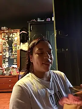 Isis Bathory online show from November 8, 2025, 3:26 pm