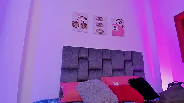 Snapshot of kittymonroe1 chatting on February 10, 2026, 5:56 pm kittymonroe1 online show from February 10, 2026, 5:56 pm