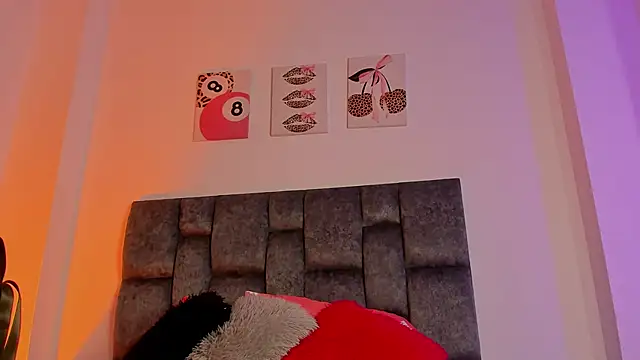 Snapshot of kittymonroe1 chatting on January 15, 2026, 6:00 pm kittymonroe1 online show from January 15, 2026, 6:00 pm