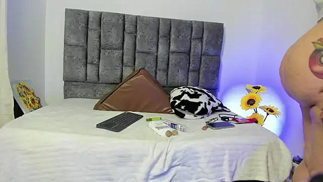 miah storm online show from October 23, 2025, 5:28 am