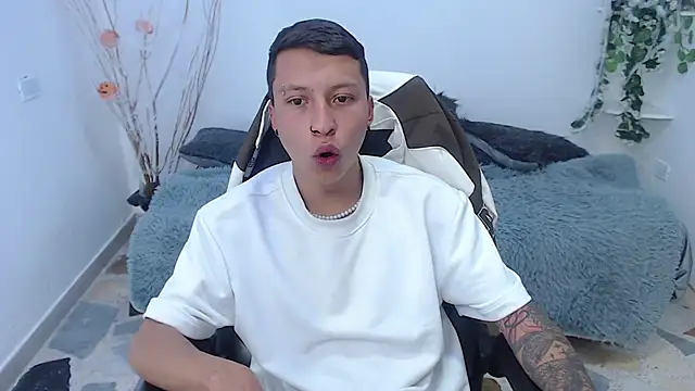 Snapshot of Martin_West chatting on October 25, 2025, 4:07 pm Martin West online show from October 25, 2025, 4:07 pm