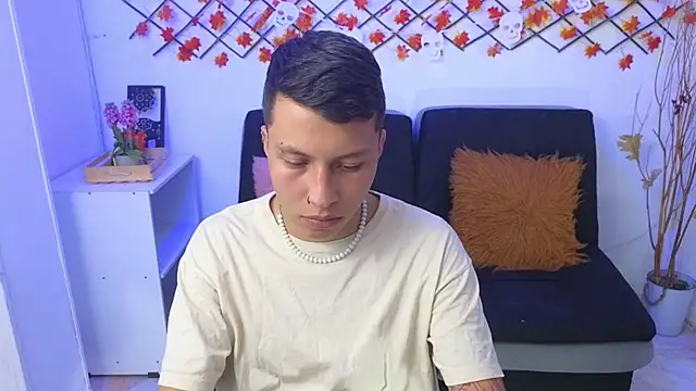 Snapshot of Martin_West chatting on November 5, 2025, 11:19 pm Martin West online show from November 5, 2025, 11:19 pm