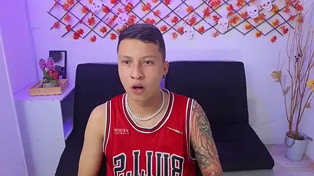 Snapshot of Martin_West chatting on November 4, 2025, 11:30 pm Martin West online show from November 4, 2025, 11:30 pm