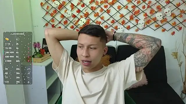 Snapshot of Martin_West chatting on October 28, 2025, 11:25 pm Martin West online show from October 28, 2025, 11:25 pm