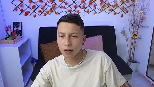 Snapshot of Martin_West chatting on October 29, 2025, 11:36 pm Martin West online show from October 29, 2025, 11:36 pm