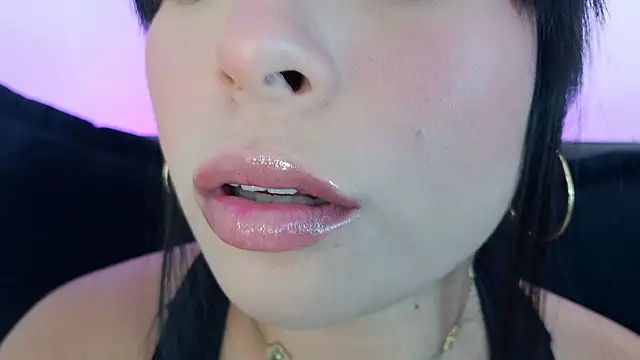 mia roux1 online show from May 14, 2026, 10:51 pm
