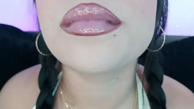 mia roux1 online show from May 19, 2026, 12:37 am