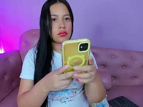 PaulaCruz01 online show from November 17, 2025, 8:46 pm