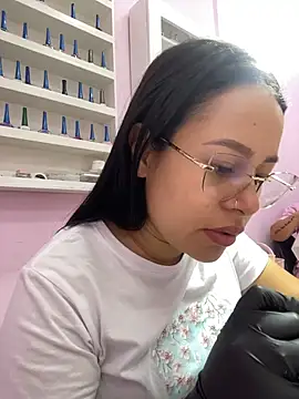 PaulaCruz01 online show from November 4, 2025, 7:06 pm