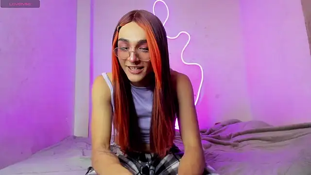 Mika  velvet online show from November 1, 2025, 4:34 pm