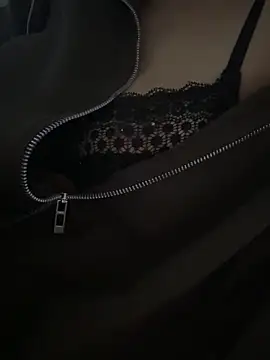 Gia Atkinson online show from October 27, 2025, 2:40 pm