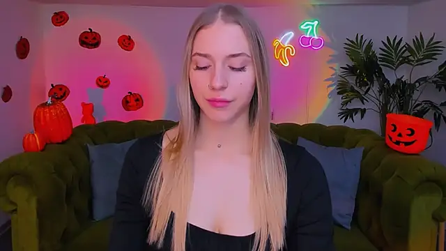 sassy cutie online show from November 12, 2025, 6:28 am