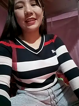 Snapshot of -Lanaa- chatting on February 14, 2026, 10:10 pm -Lanaa- online show from February 14, 2026, 10:10 pm