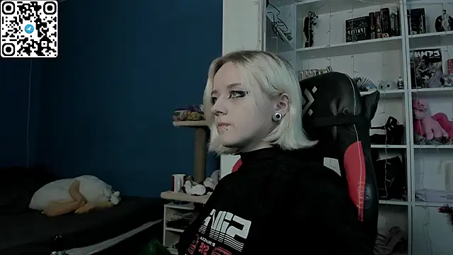 Holy Mistress S online show from December 19, 2025, 10:06 am