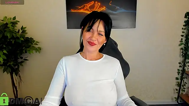Snapshot of Sara_Devills chatting on April 19, 2026, 8:48 am Sara Devills online show from April 19, 2026, 8:48 am