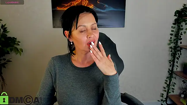 Snapshot of Sara_Devills chatting on April 1, 2026, 1:41 pm Sara Devills online show from April 1, 2026, 1:41 pm