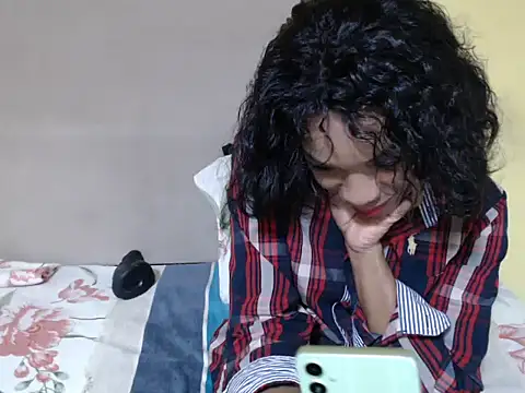 CherryZee online show from April 13, 2026, 10:19 am