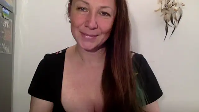 Snapshot of LucyTop chatting on October 22, 2025, 2:16 pm LucyTop online show from October 22, 2025, 2:16 pm