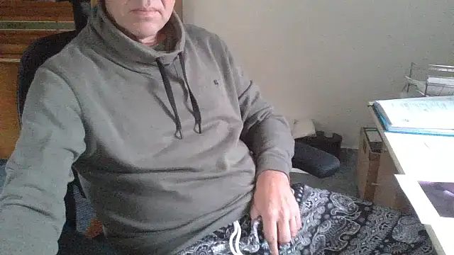 Lutzi1970 online show from November 18, 2025, 9:45 am