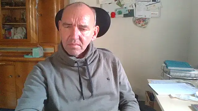 Lutzi1970 online show from November 3, 2025, 11:03 am