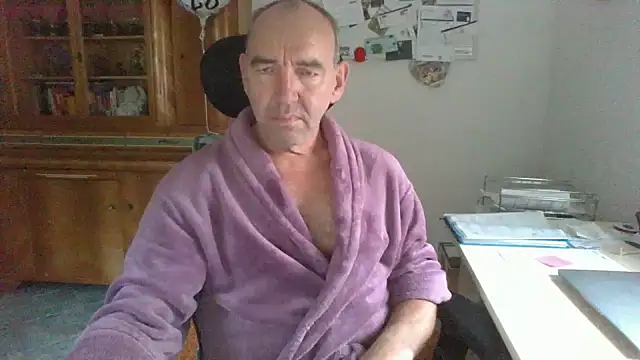 Lutzi1970 online show from November 17, 2025, 8:40 am