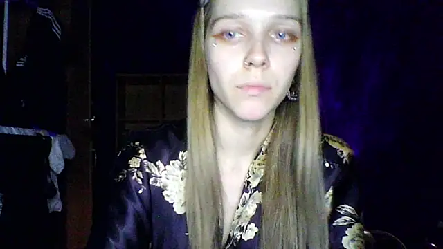 Snapshot of mari_martin chatting on November 3, 2025, 6:44 pm mari martin online show from November 3, 2025, 6:44 pm