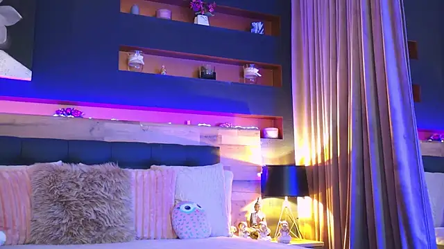 Snapshot of AnayseMaze chatting on March 10, 2026, 3:32 am AnayseMaze online show from March 10, 2026, 3:32 am