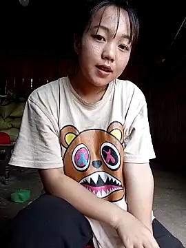 Snapshot of Quynhsumon chatting on April 3, 2026, 2:51 am Quynhsumon online show from April 3, 2026, 2:51 am