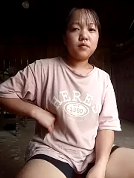 Snapshot of Quynhsumon chatting on April 16, 2026, 4:13 am Quynhsumon online show from April 16, 2026, 4:13 am