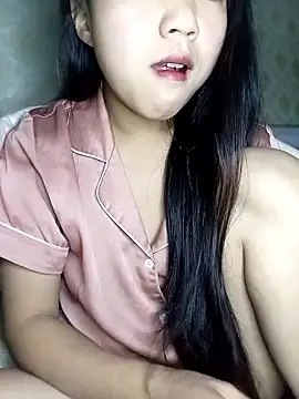 Snapshot of Quynhsumon chatting on January 15, 2026, 3:15 pm Quynhsumon online show from January 15, 2026, 3:15 pm