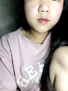 Snapshot of Quynhsumon chatting on February 13, 2026, 3:12 pm Quynhsumon online show from February 13, 2026, 3:12 pm