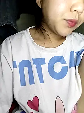 Snapshot of Quynhsumon chatting on February 25, 2026, 3:34 pm Quynhsumon online show from February 25, 2026, 3:34 pm