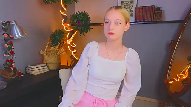 YungLyssy online show from November 28, 2025, 3:17 am