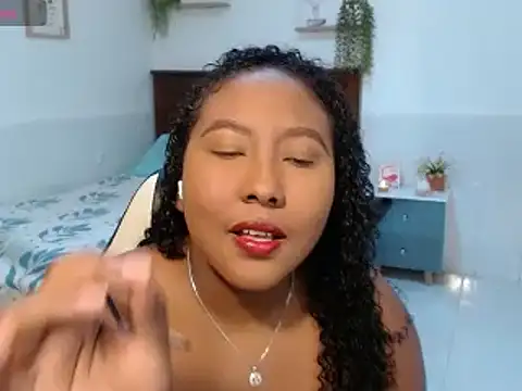 Snapshot of KaroldelaTorree chatting on October 25, 2025, 3:12 pm KaroldelaTorree online show from October 25, 2025, 3:12 pm