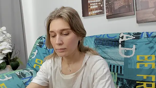 Snapshot of Tenderly_Sophie chatting on February 13, 2026, 8:14 am Tenderly Sophie online show from February 13, 2026, 8:14 am