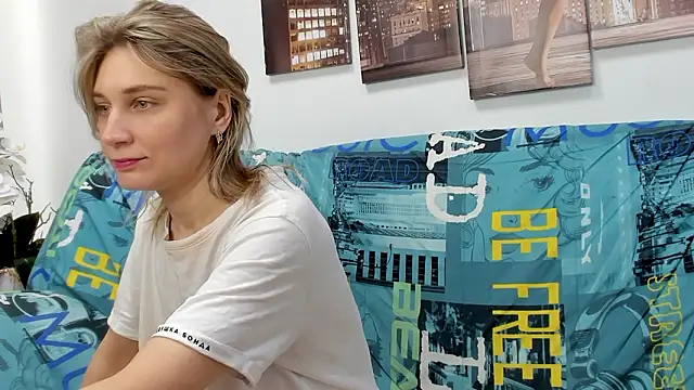 Snapshot of Tenderly_Sophie chatting on February 28, 2026, 1:16 am Tenderly Sophie online show from February 28, 2026, 1:16 am