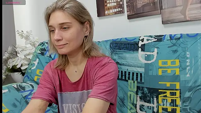 Snapshot of Tenderly_Sophie chatting on February 1, 2026, 1:37 am Tenderly Sophie online show from February 1, 2026, 1:37 am