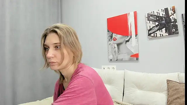 Snapshot of Tenderly_Sophie chatting on February 8, 2026, 1:25 am Tenderly Sophie online show from February 8, 2026, 1:25 am