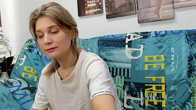 Snapshot of Tenderly_Sophie chatting on March 1, 2026, 1:27 am Tenderly Sophie online show from March 1, 2026, 1:27 am