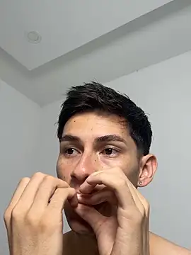 Dominic Thin  online show from June 5, 2026, 3:44 am