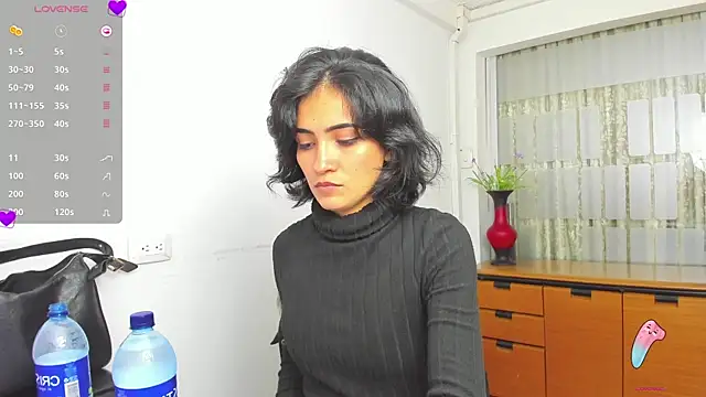 chloehanna online show from November 24, 2025, 6:08 pm