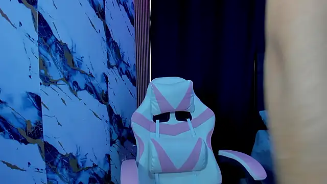 Snapshot of Scarlet_DLuce chatting on February 19, 2026, 9:34 pm Scarlet DLuce online show from February 19, 2026, 9:34 pm